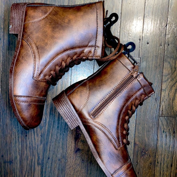 Ladies Cognac lace up boots Sizes available below - Picture 1 of 4